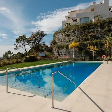 Luxury 3 Bed Flat Stunning Sea & Mountain Views Daire *