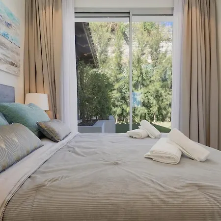 Luxury 3 Bed Flat Stunning Sea & Mountain Views
