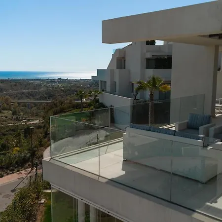 Luxury 3 Bed Flat Stunning Sea & Mountain Views *