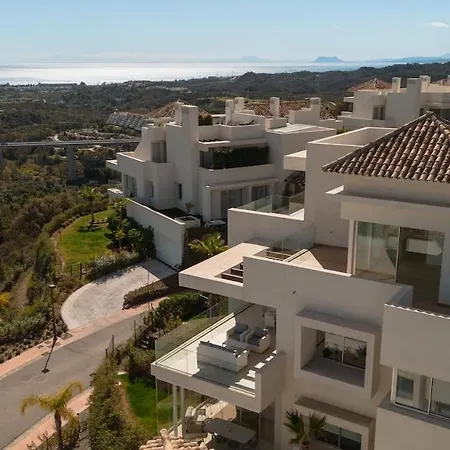 Luxury 3 Bed Flat Stunning Sea & Mountain Views