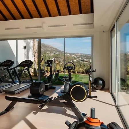 Luxury 3 Bed Flat Stunning Sea & Mountain Views Daire Benahavís