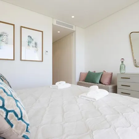 Luxury 3 Bed Flat Stunning Sea & Mountain Views *