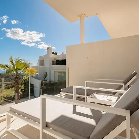 Luxury 3 Bed Flat Stunning Sea & Mountain Views Daire Benahavís