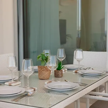 Luxury 3 Bed Flat Stunning Sea & Mountain Views