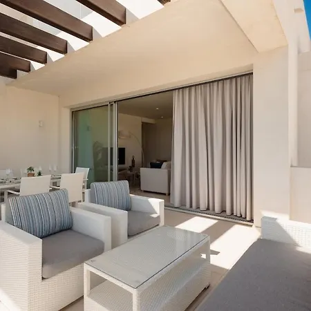 Luxury 3 Bed Flat Stunning Sea & Mountain Views Daire Benahavís