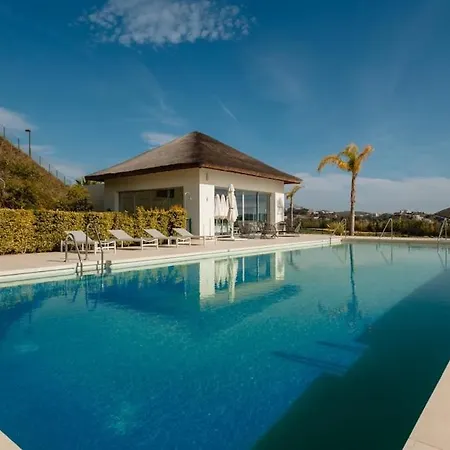 Luxury 3 Bed Flat Stunning Sea & Mountain Views Daire *