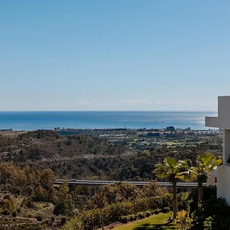 Luxury 3 Bed Flat Stunning Sea & Mountain Views Daire Benahavís