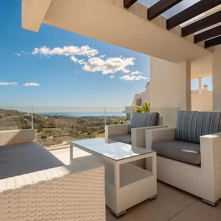 Luxury 3 Bed Flat Stunning Sea & Mountain Views Benahavís